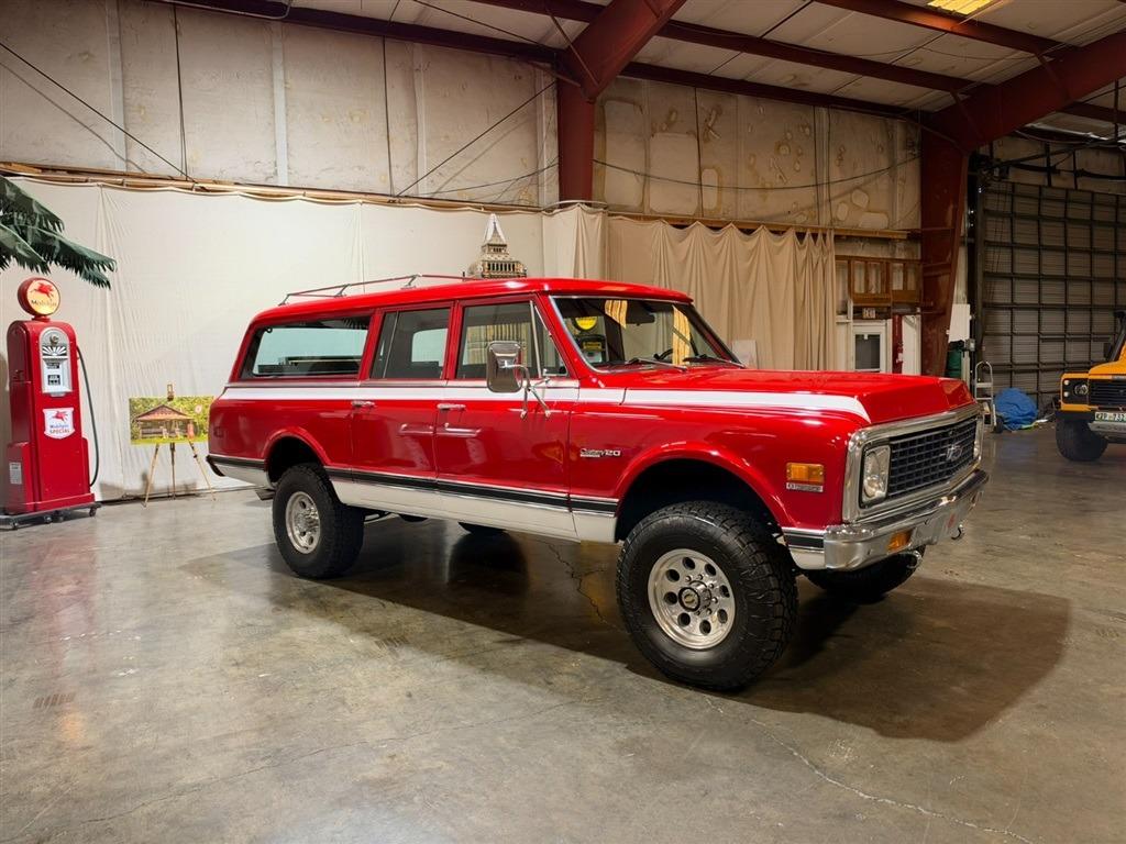 1972 Chevrolet Suburban K20 Custom Deluxe 4x4 - 2