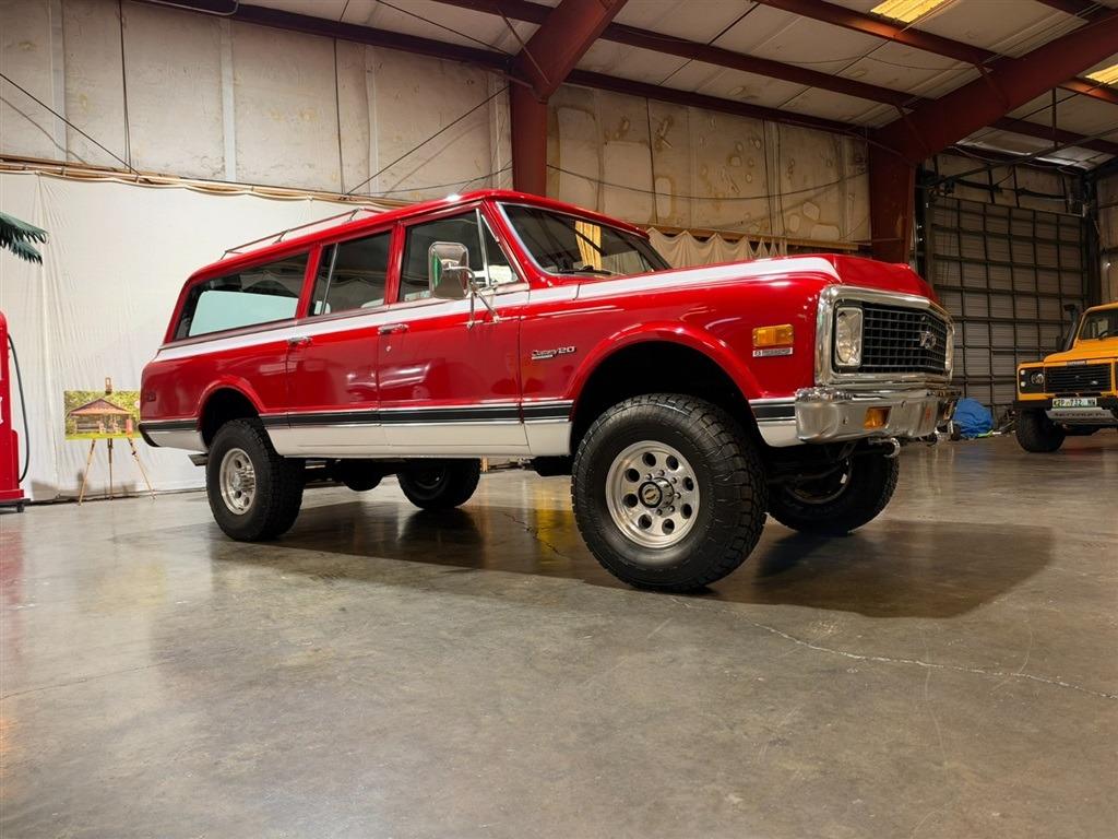 1972 Chevrolet Suburban K20 Custom Deluxe 4x4 - 3