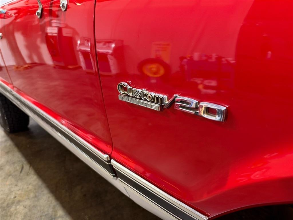 1972 Chevrolet Suburban K20 Custom Deluxe 4x4