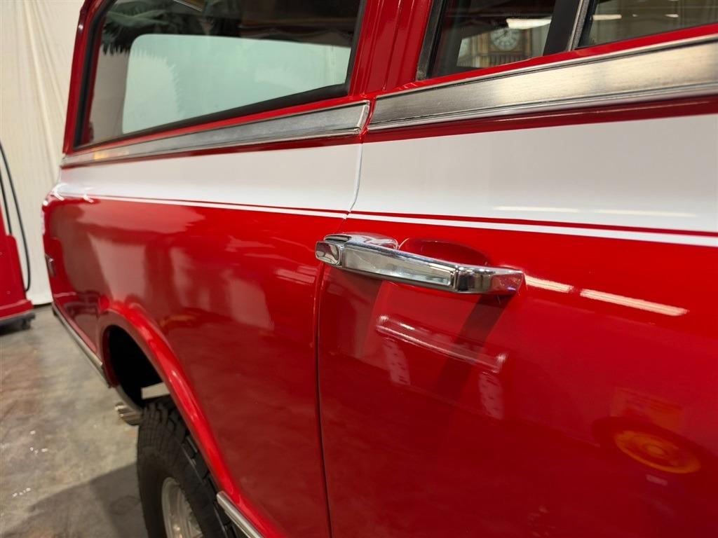 1972 Chevrolet Suburban K20 Custom Deluxe 4x4