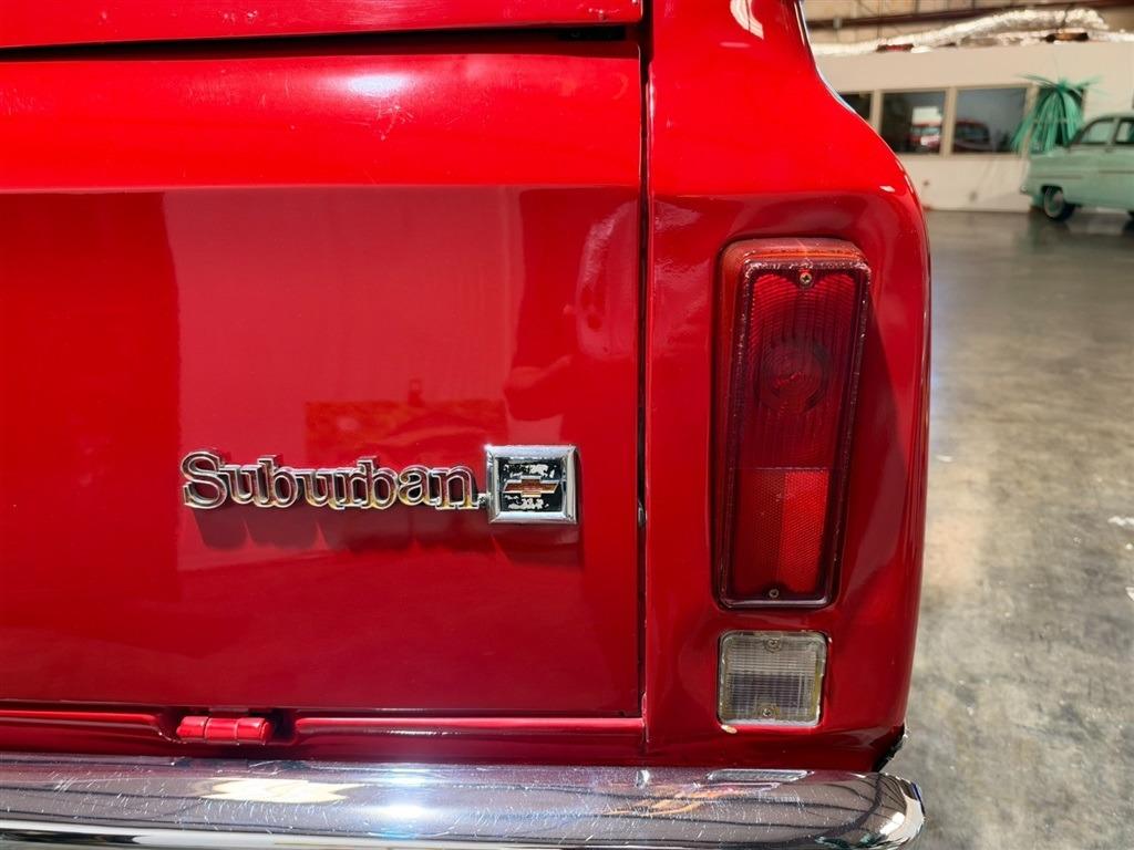 1972 Chevrolet Suburban K20 Custom Deluxe 4x4