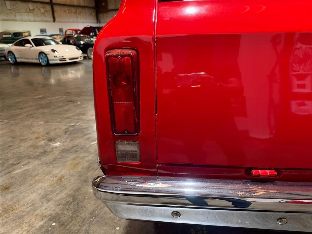 1972 Chevrolet Suburban K20 Custom Deluxe 4x4