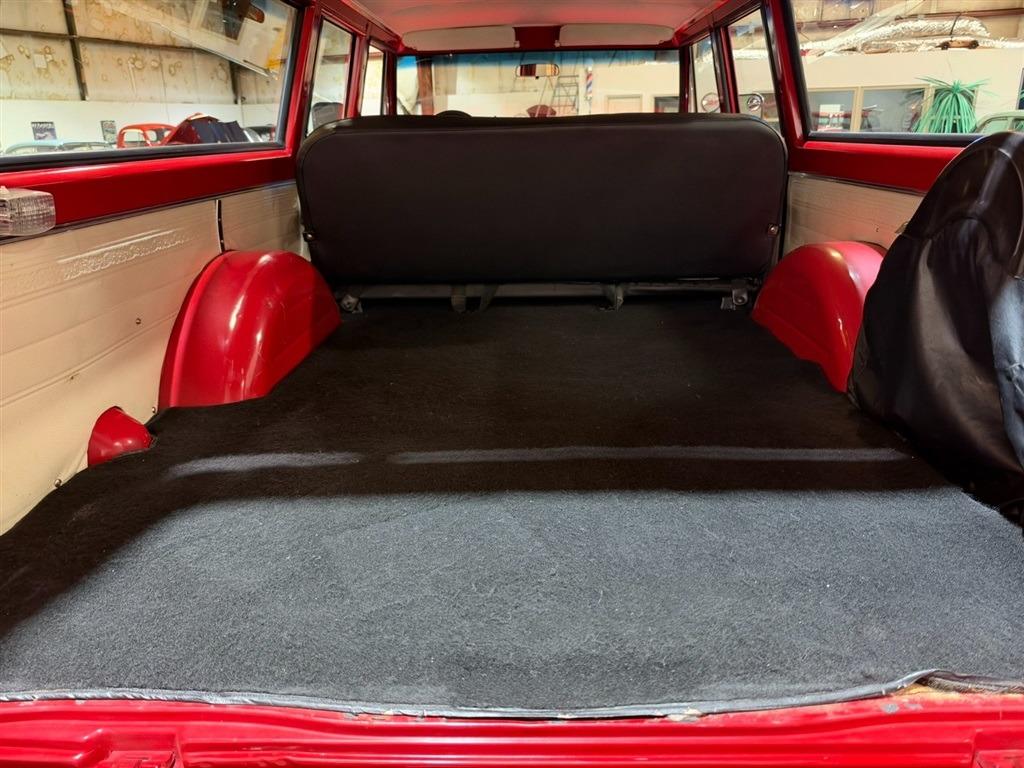1972 Chevrolet Suburban K20 Custom Deluxe 4x4