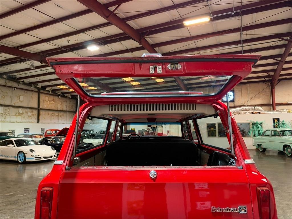1972 Chevrolet Suburban K20 Custom Deluxe 4x4