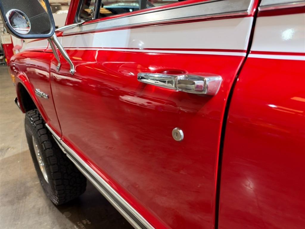 1972 Chevrolet Suburban K20 Custom Deluxe 4x4