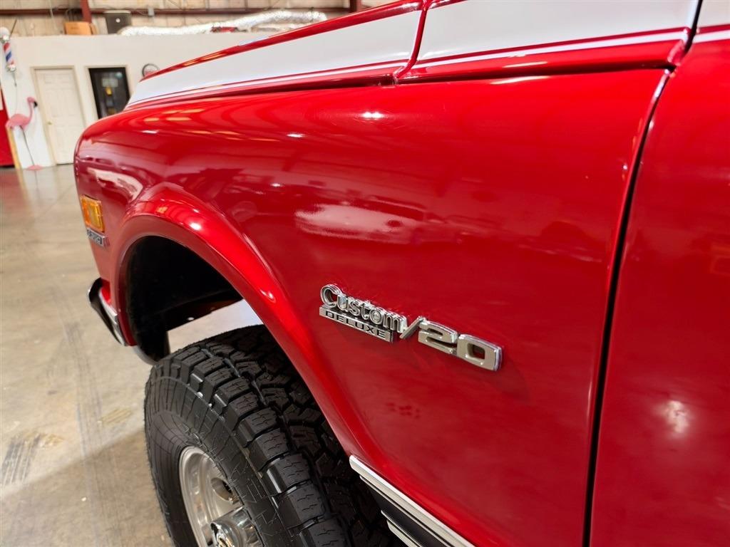 1972 Chevrolet Suburban K20 Custom Deluxe 4x4