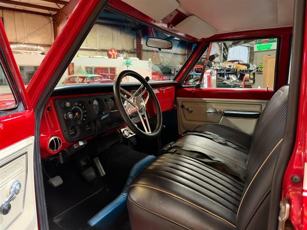 1972 Chevrolet Suburban K20 Custom Deluxe 4x4