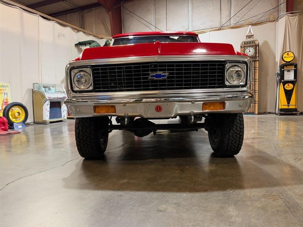 1972 Chevrolet Suburban K20 Custom Deluxe 4x4