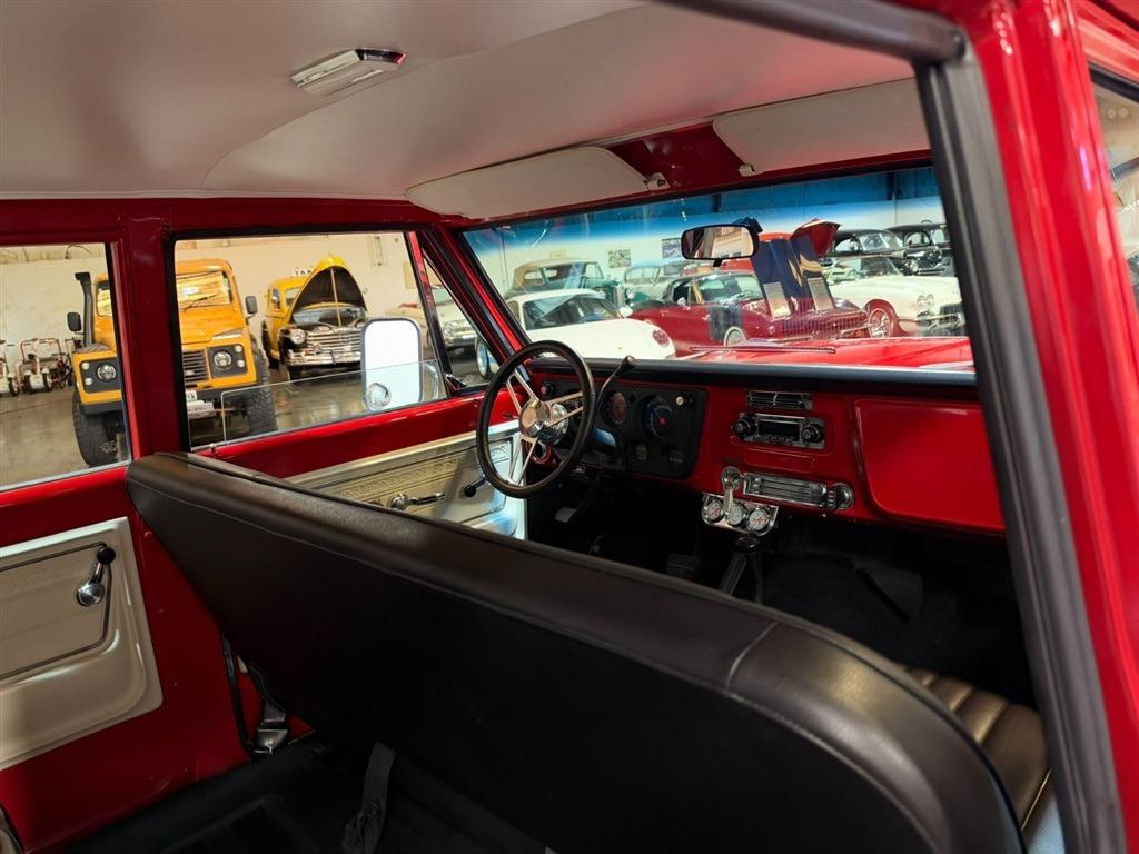 1972 Chevrolet Suburban K20 Custom Deluxe 4x4