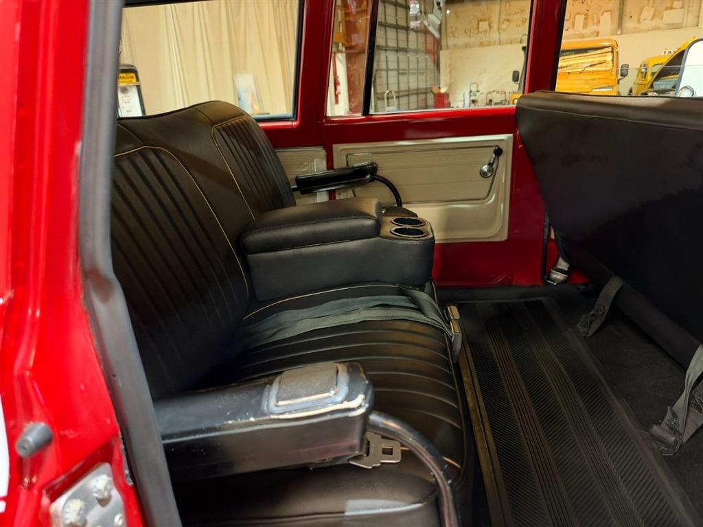 1972 Chevrolet Suburban K20 Custom Deluxe 4x4