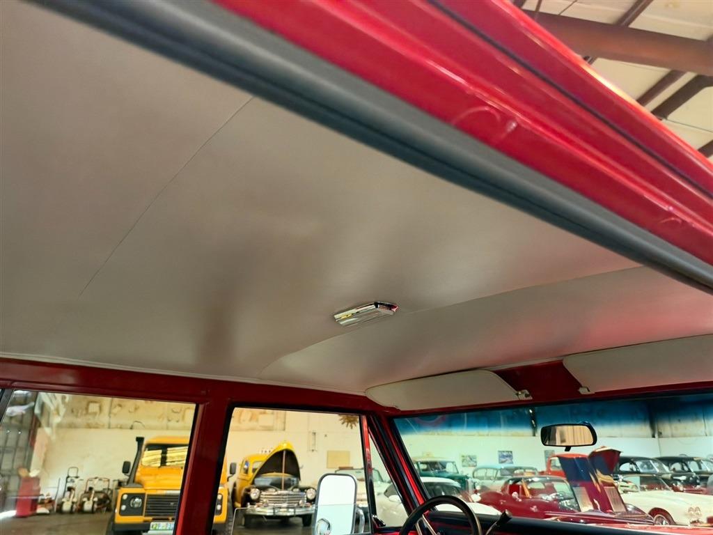 1972 Chevrolet Suburban K20 Custom Deluxe 4x4