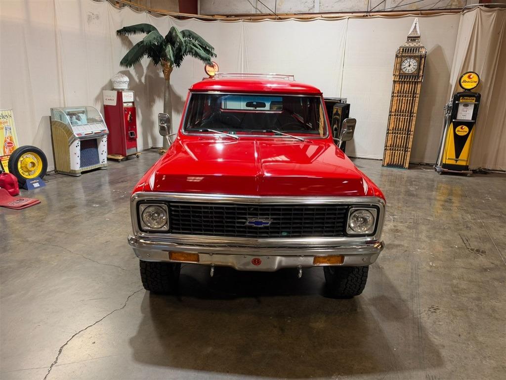 1972 Chevrolet Suburban K20 Custom Deluxe 4x4