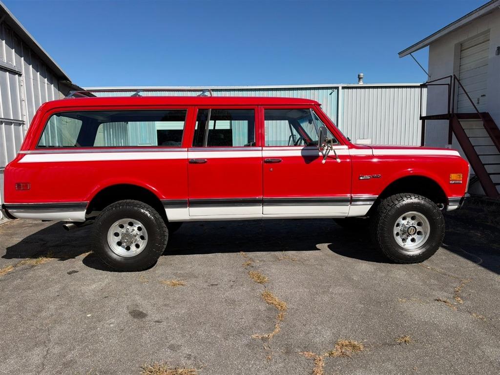 1972 Chevrolet Suburban K20 Custom Deluxe 4x4