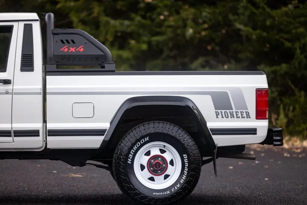 1988 Jeep Comanche Pioneer
