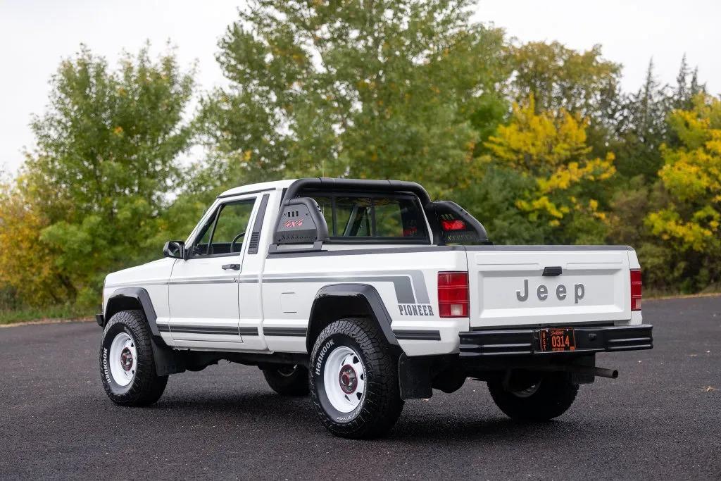 1988 Jeep Comanche Pioneer