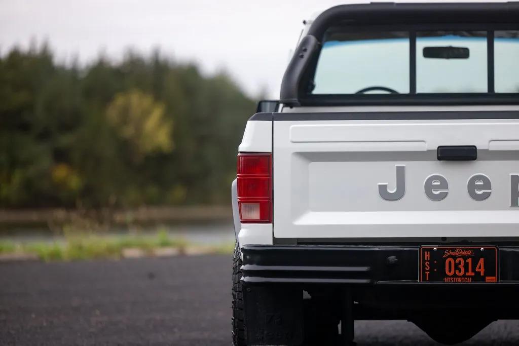 1988 Jeep Comanche Pioneer