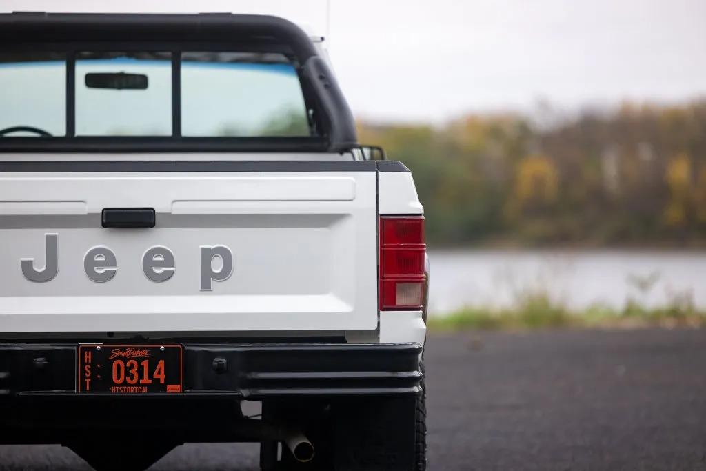 1988 Jeep Comanche Pioneer