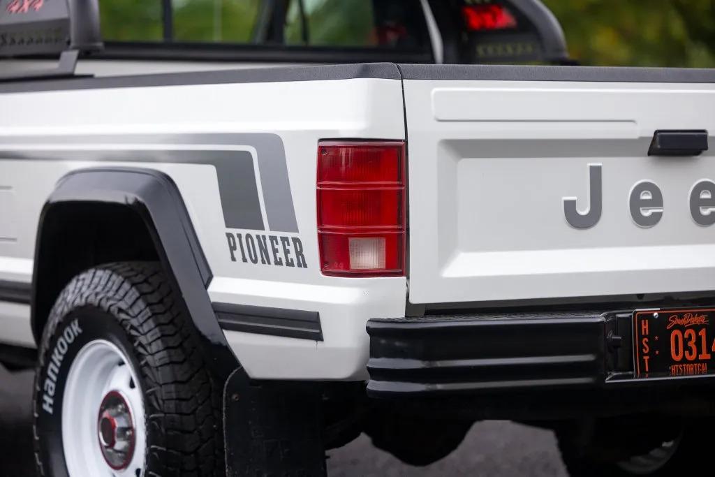 1988 Jeep Comanche Pioneer