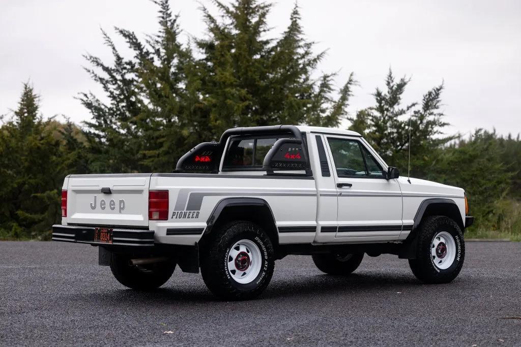 1988 Jeep Comanche Pioneer