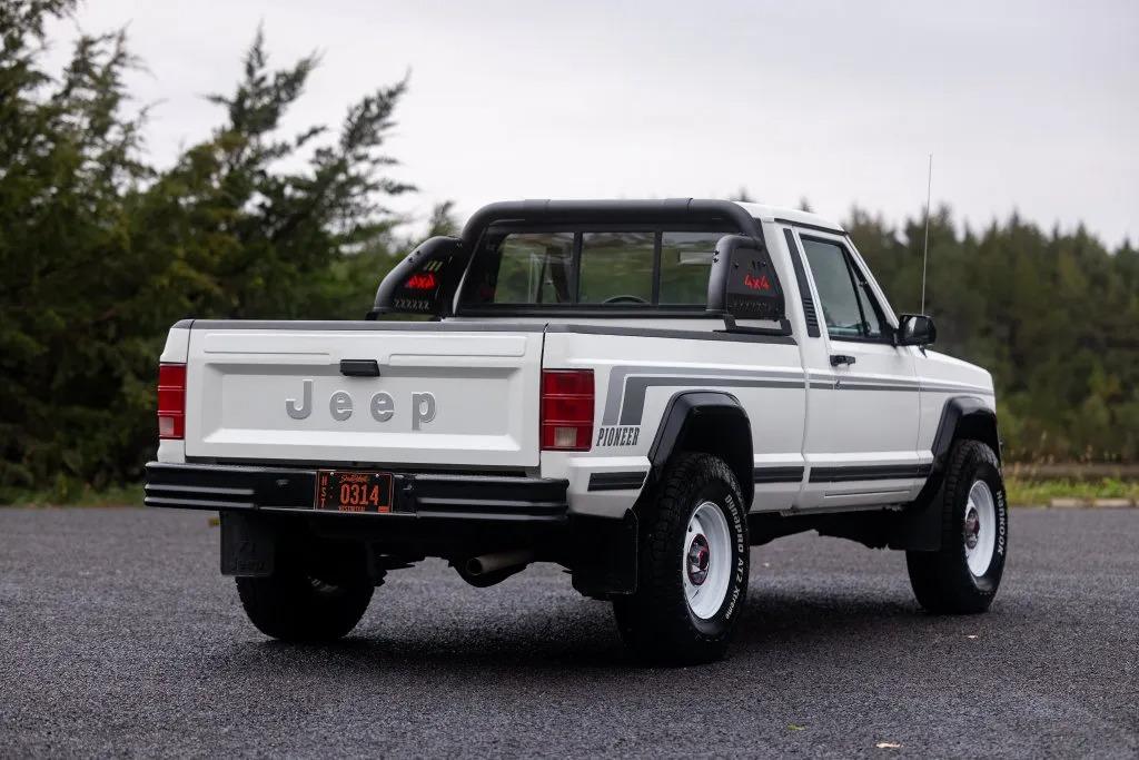 1988 Jeep Comanche Pioneer