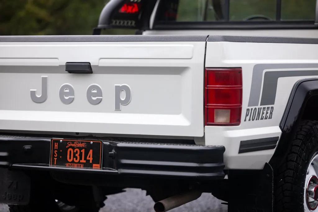1988 Jeep Comanche Pioneer