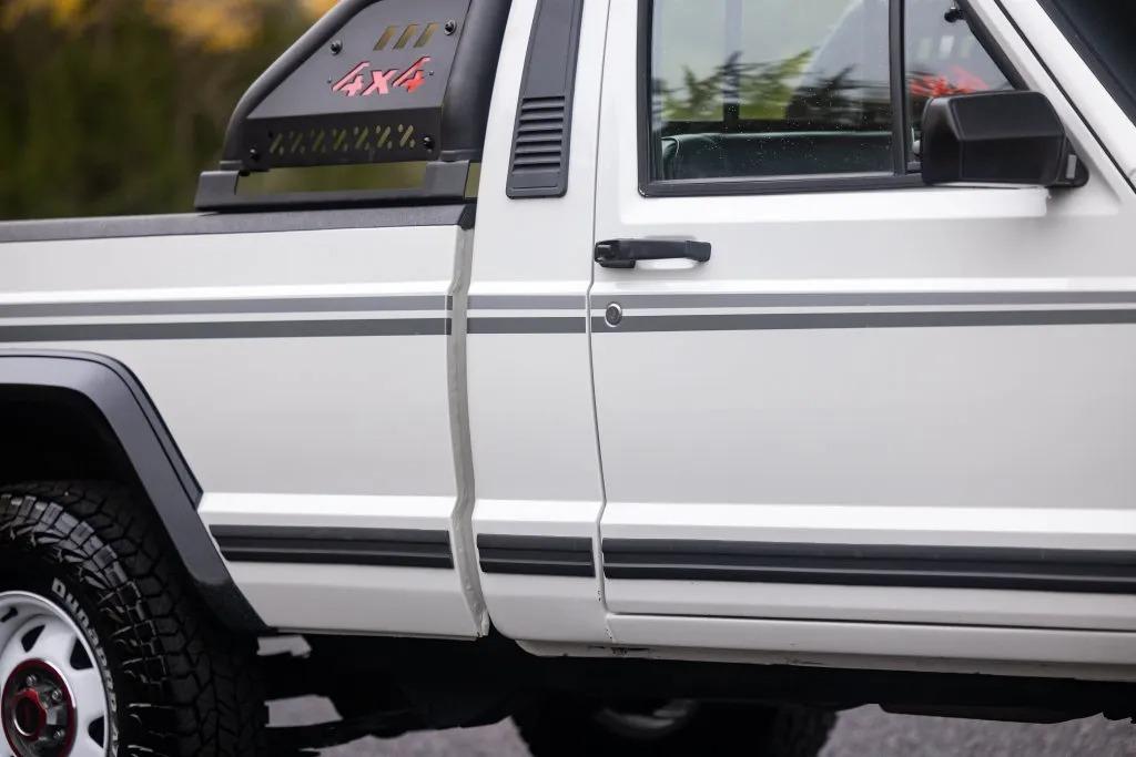 1988 Jeep Comanche Pioneer
