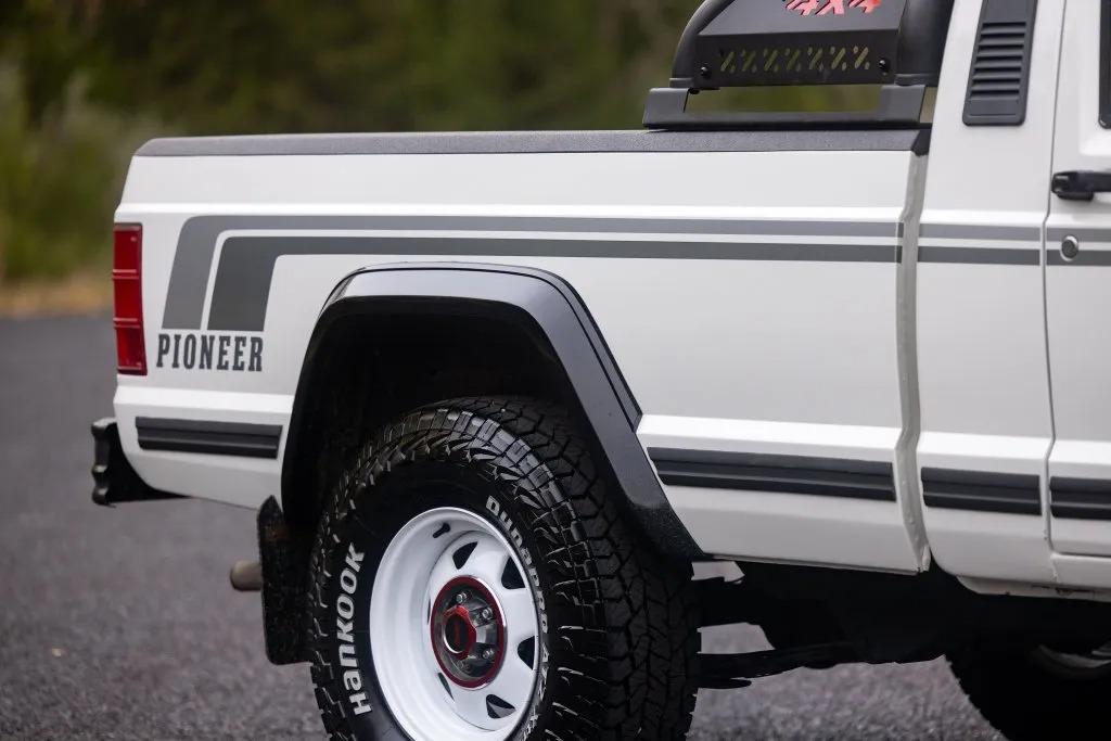 1988 Jeep Comanche Pioneer