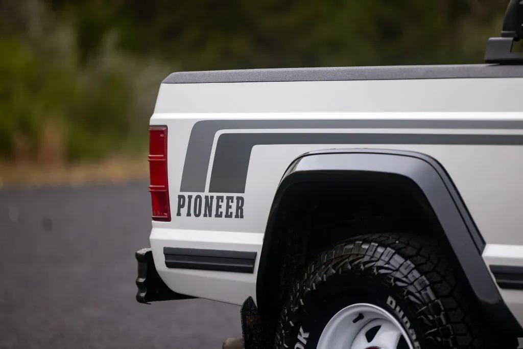 1988 Jeep Comanche Pioneer