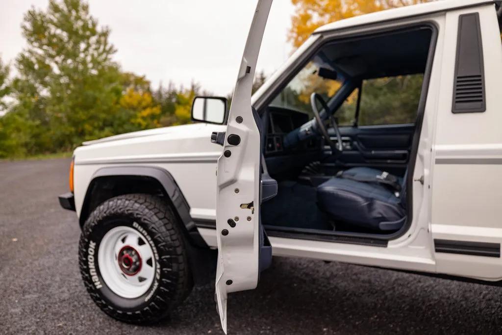 1988 Jeep Comanche Pioneer