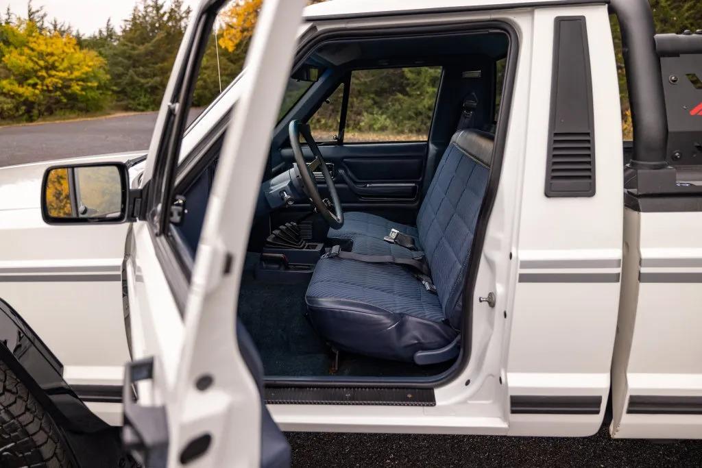 1988 Jeep Comanche Pioneer