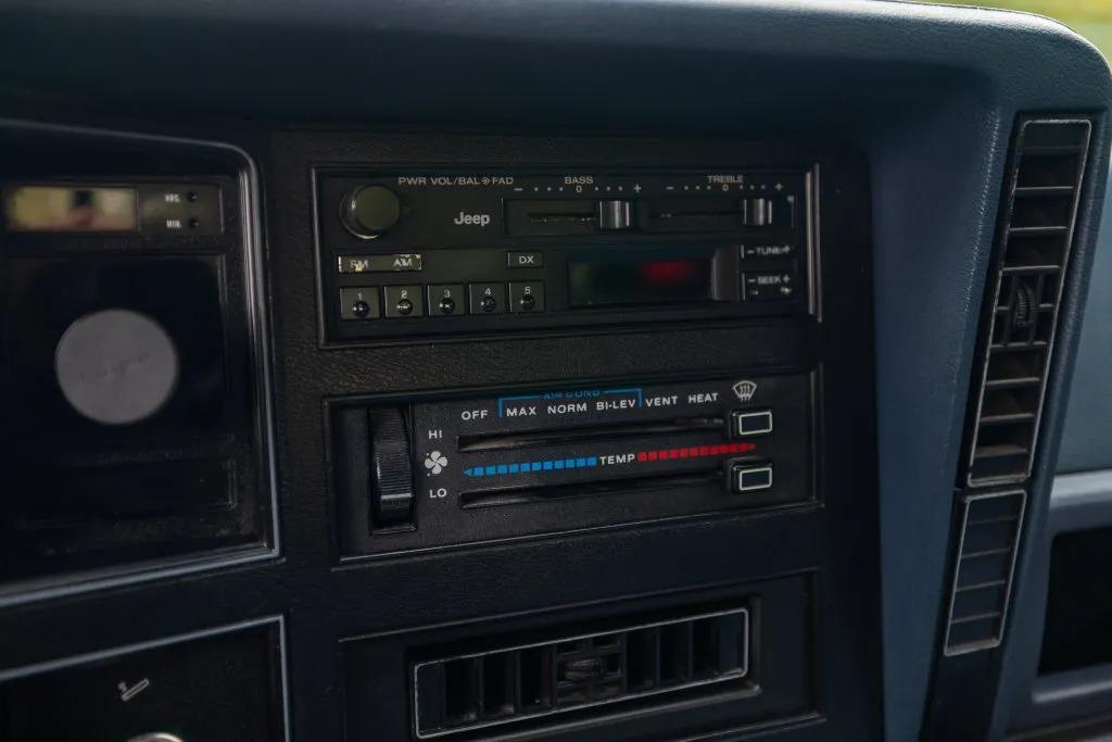 1988 Jeep Comanche Pioneer