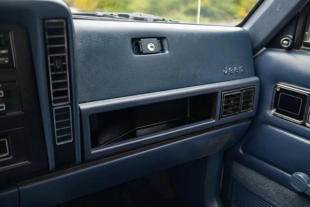 1988 Jeep Comanche Pioneer
