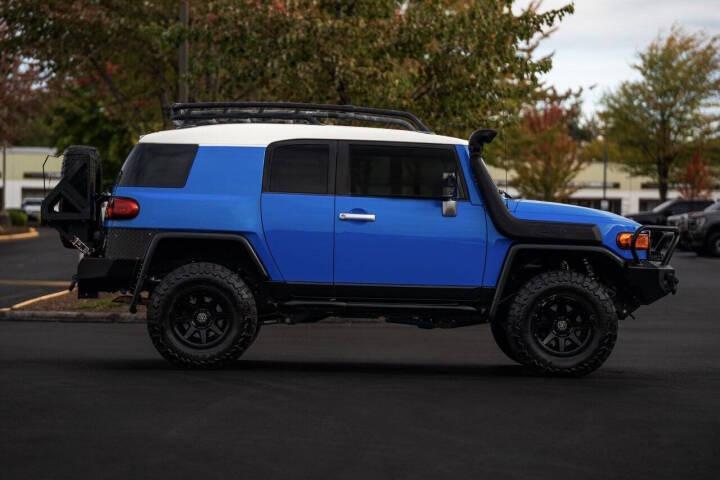 Modified 2008 Toyota FJ Cruiser - 2