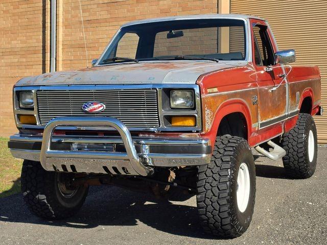 1981 Ford F-100 SWB 4x4 - 2