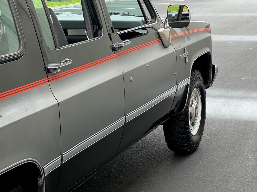 1987 Chevrolet R20 Suburban Silverado