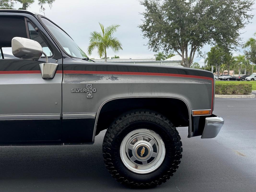 1987 Chevrolet R20 Suburban Silverado