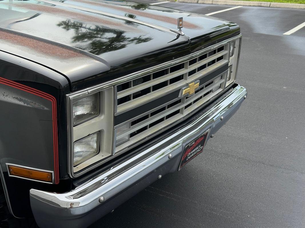 1987 Chevrolet R20 Suburban Silverado