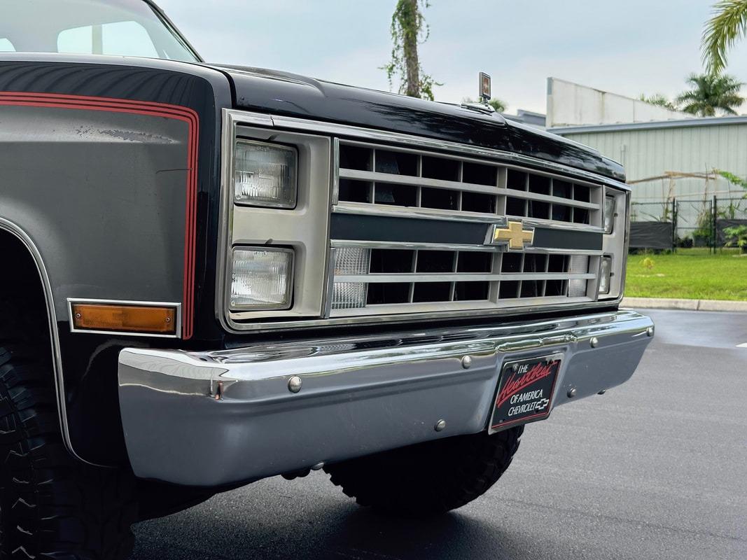 1987 Chevrolet R20 Suburban Silverado