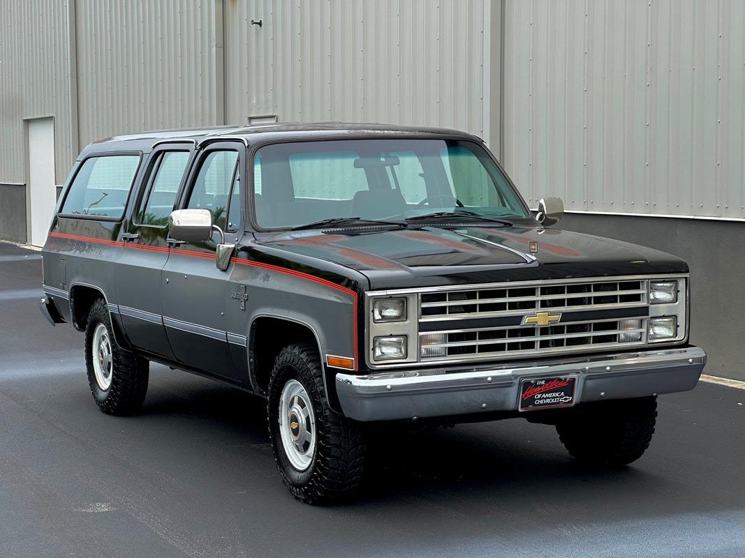1987 Chevrolet R20 Suburban Silverado