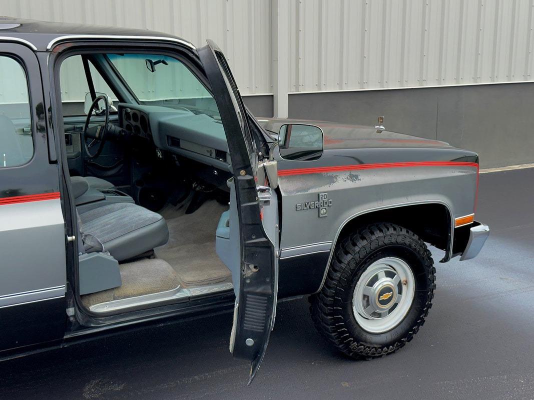 1987 Chevrolet R20 Suburban Silverado