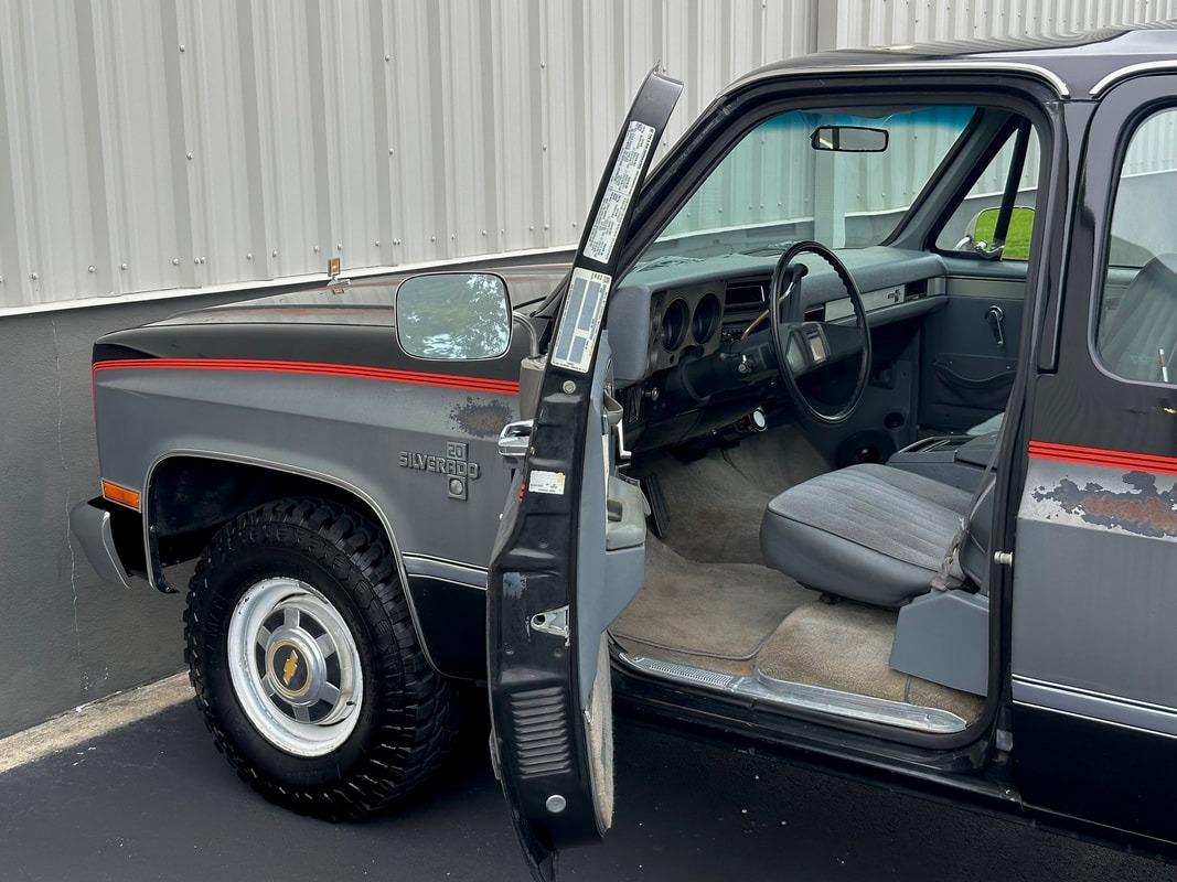 1987 Chevrolet R20 Suburban Silverado