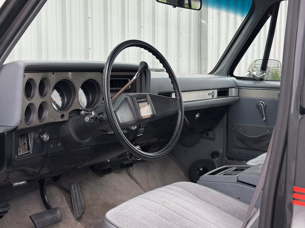 1987 Chevrolet R20 Suburban Silverado