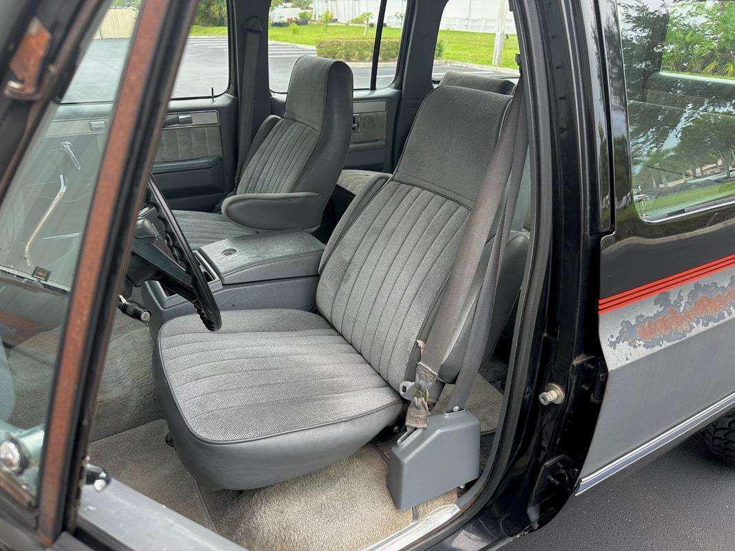 1987 Chevrolet R20 Suburban Silverado