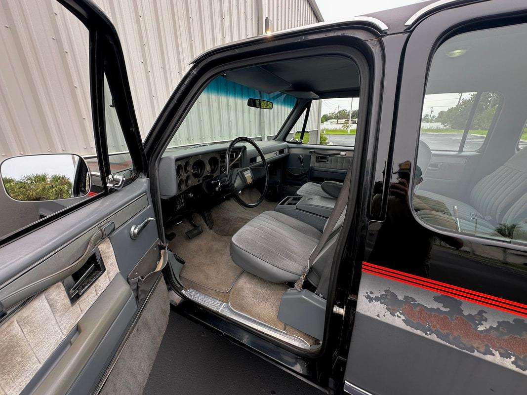 1987 Chevrolet R20 Suburban Silverado