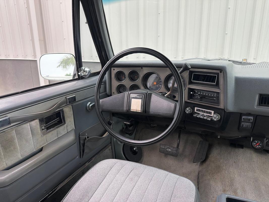 1987 Chevrolet R20 Suburban Silverado