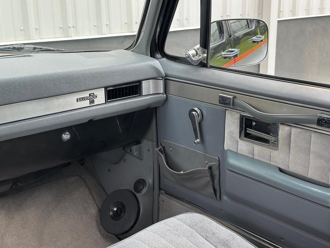1987 Chevrolet R20 Suburban Silverado