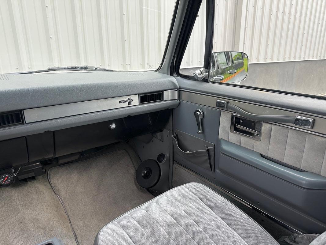 1987 Chevrolet R20 Suburban Silverado