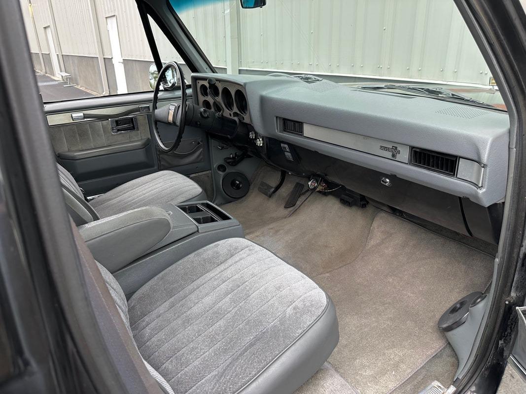 1987 Chevrolet R20 Suburban Silverado