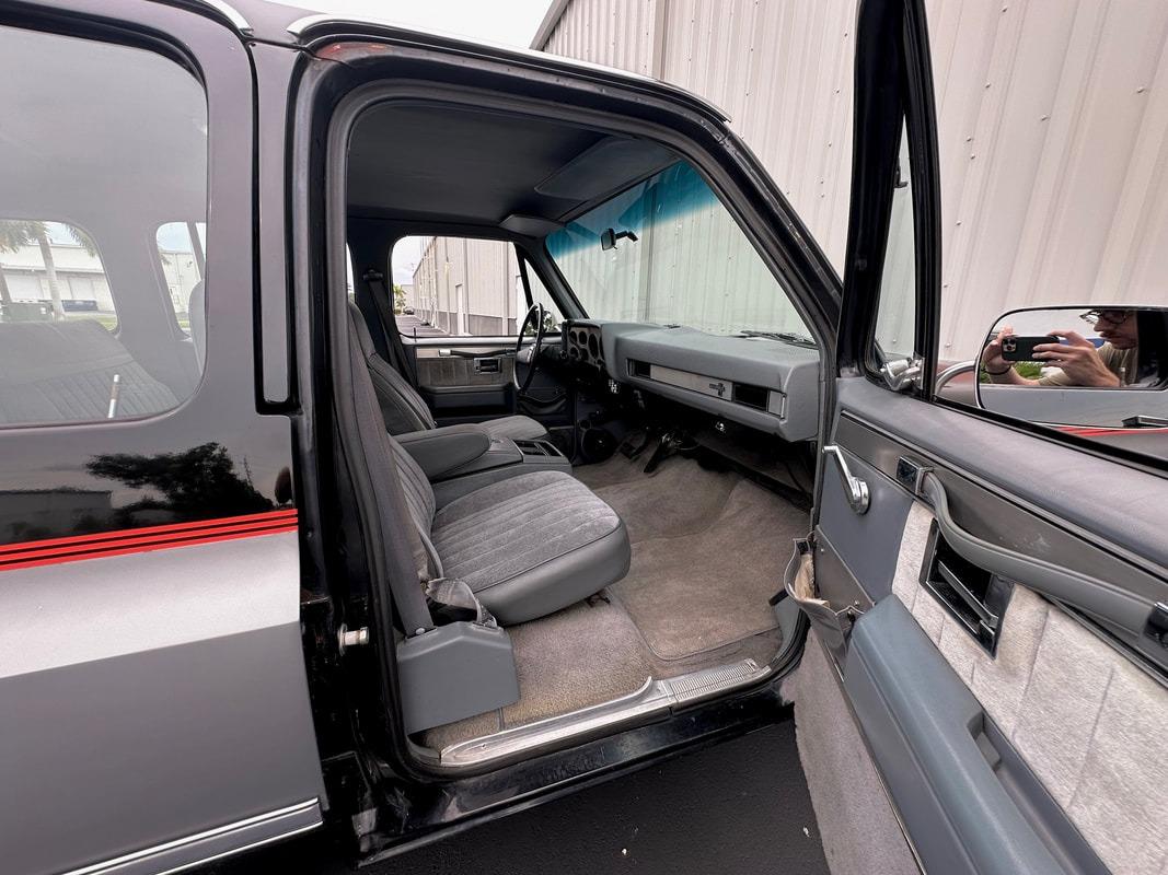 1987 Chevrolet R20 Suburban Silverado