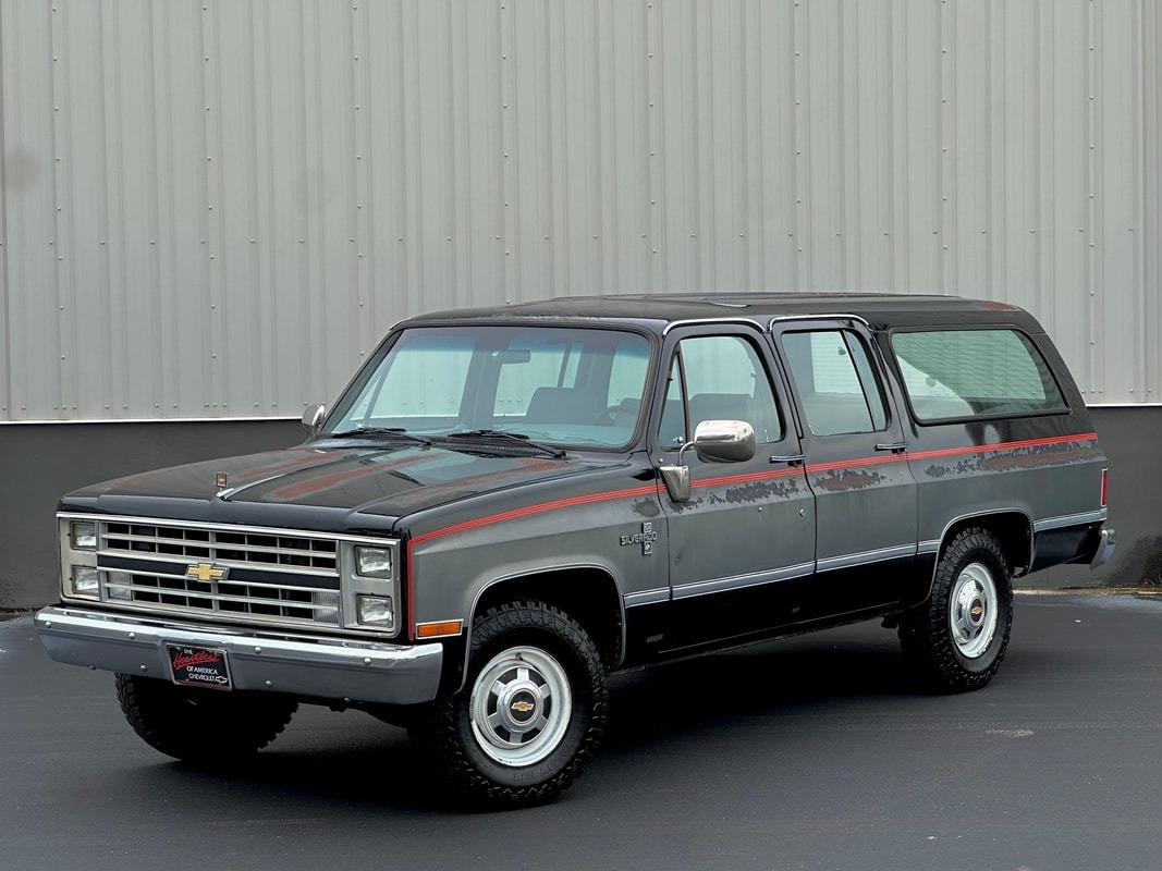 1987 Chevrolet R20 Suburban Silverado - 5